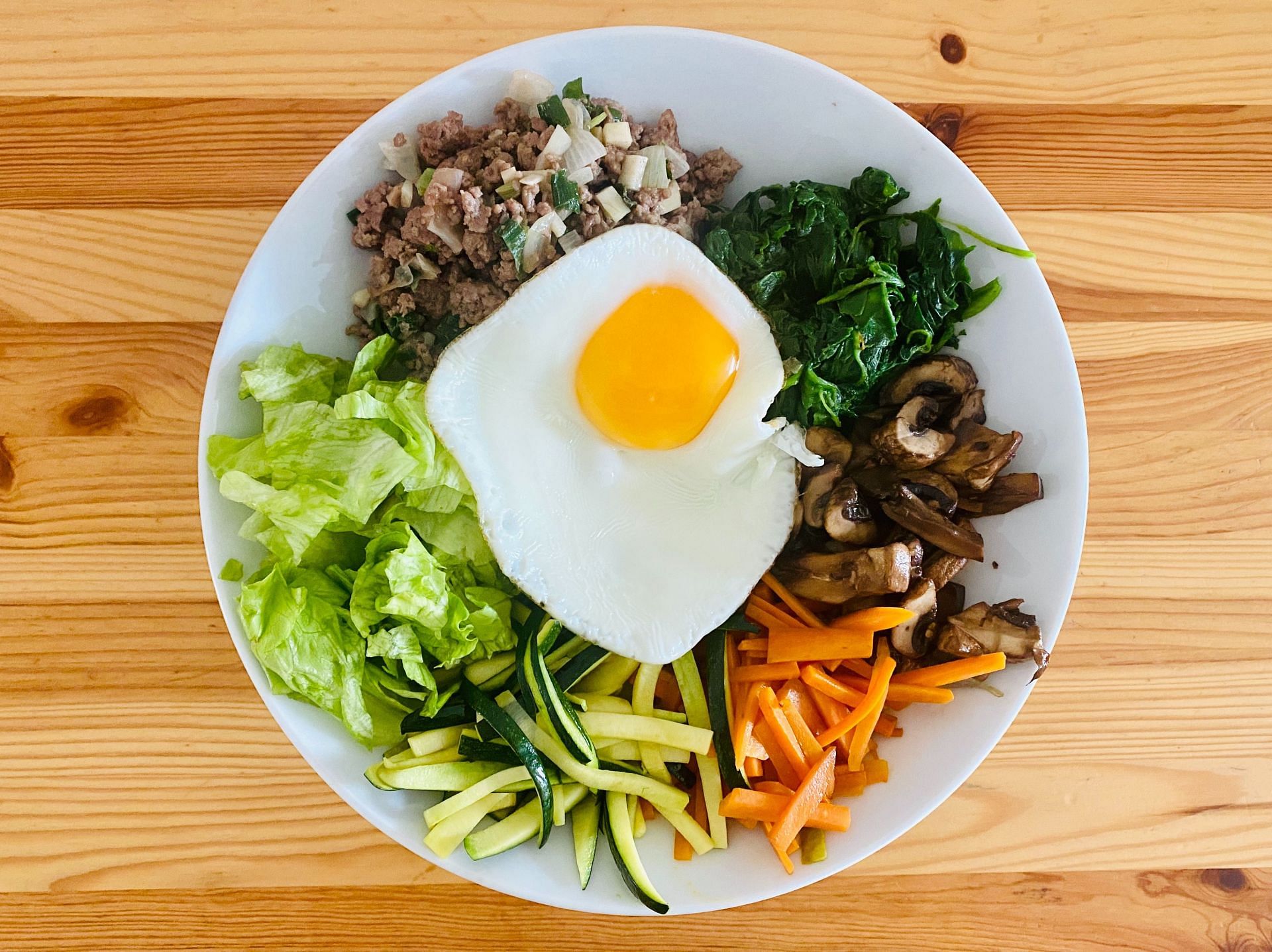 Bodybuilding meal plan (Image via Unsplash/Nikolay)